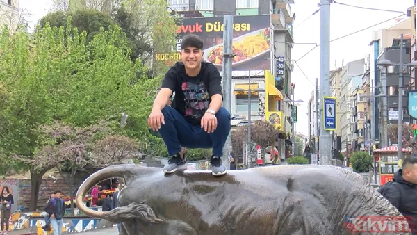 Kadıköy'deki Boğa Heykeli'nin bakımı bittikten sonra üstüne çıktılar! Dalga geçer gibi mesaj: Duyarlı olalım - 5