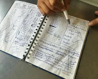 Robin Hood bu kez Tuzla’da! Bakkalları gezdi, mahallelinin borçlarını ödedi