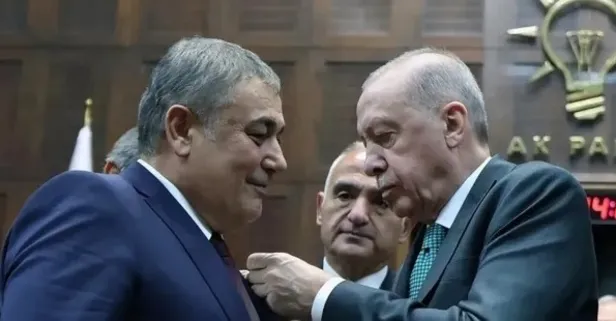 Başkan Erdoğan AK Parti'ye katılan belediye başkanlarına rozetlerini taktı