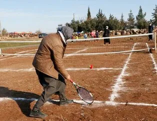 Koronavirüs salgınında köyden dışarı çıkamayan Şanlıurfa Viranşehirliler kendilerini tenise verdi