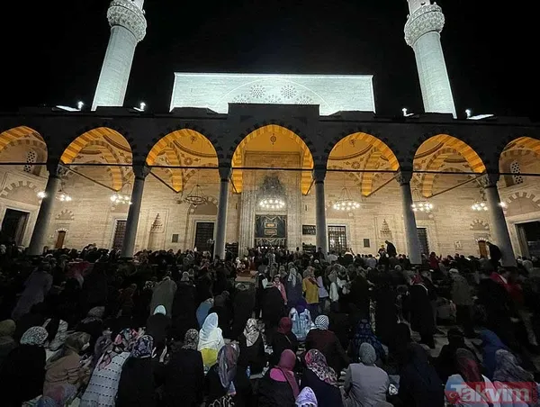 Kur'an-ı Kerim'de "Bin aydan daha hayırlı" olduğu bildirilen Kadir Gecesi tüm yurtta dualarla idrak edildi - 9