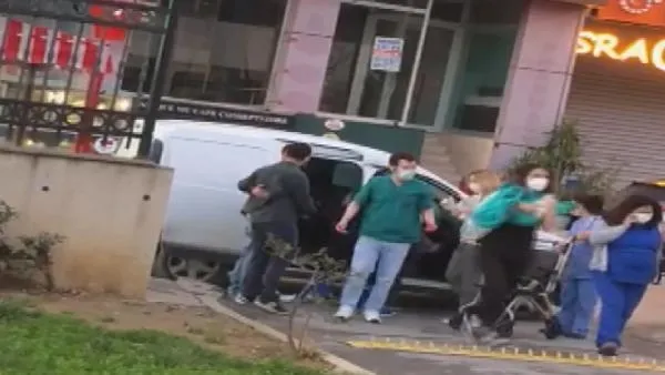 SON DAKİKA: Sancıları tutan hamile kadın hastane kapısında araçta doğum yaptı-4
