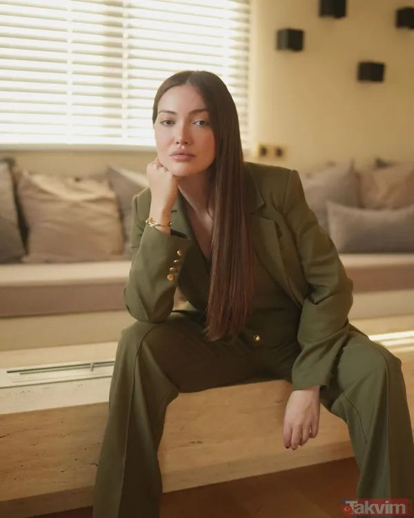 Danla Bilic gönlünü ünlü rapçi Çakal’a kaptırdı! Dudak dudağa pozları sosyal medyaya damga vurdu! “Diğer yarım...” - 2