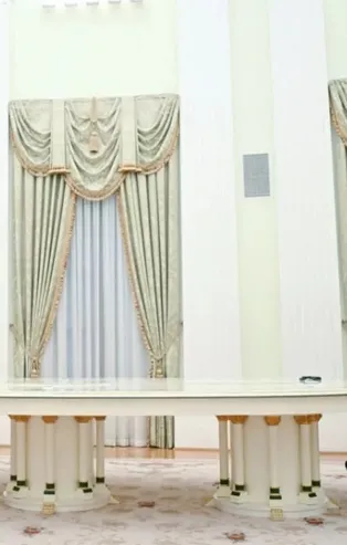 Rusya Devlet Başkanı Vladimir Putin'in metrelerce uzunluktaki masasının fiyatı ortaya çıktı!