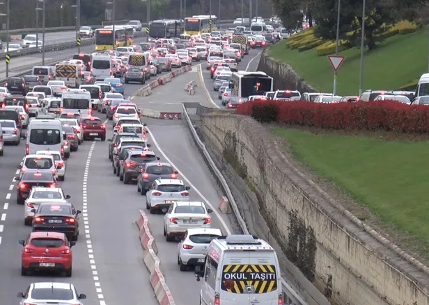 SON DAKİKA: Sokağa çıkma kısıtlaması sonrası İstanbul'da trafik yoğunluğu-4