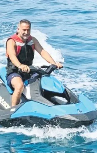 İzzet Yıldızhan Jet-ski şovuyla dikkat çekti