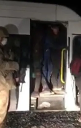 İki minibüsten 63 kaçak göçmen çıktı