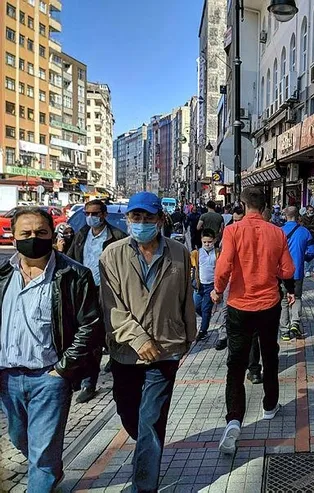 Son dakika: Rize'de cadde ve sokaklar yine doldu! Valilikten "rehavet" uyarısı