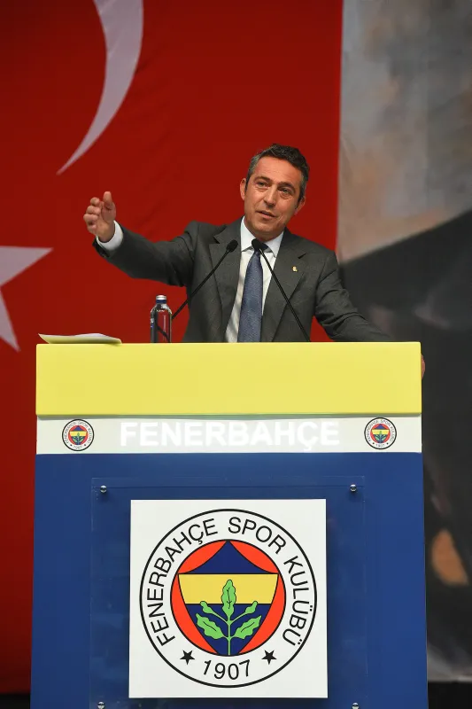 fenerbahce-taraftari-ali-koca-isyan-bayragini-acti-1662025141707.jpg Fenerbahçe taraftarı Ali Koç'a isyan bayrağını açtı-4