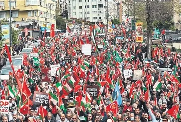 On binler katile öfke için yürüdü