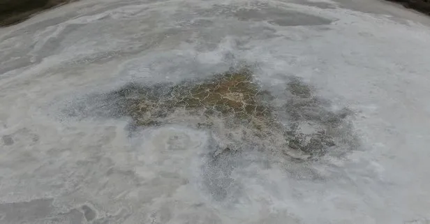 Sivas’ın Ulaş ilçesinde göl kurudu! Ay yüzeyini andıran görüntüler ortaya çıktı