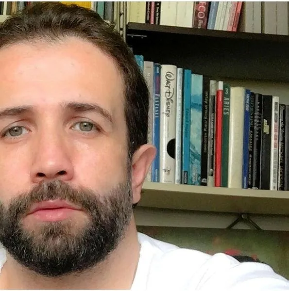 Kendimi iyi hissetmiyorum diyen ünlü senarist Alper Özgen evinde ölü bulundu!-6