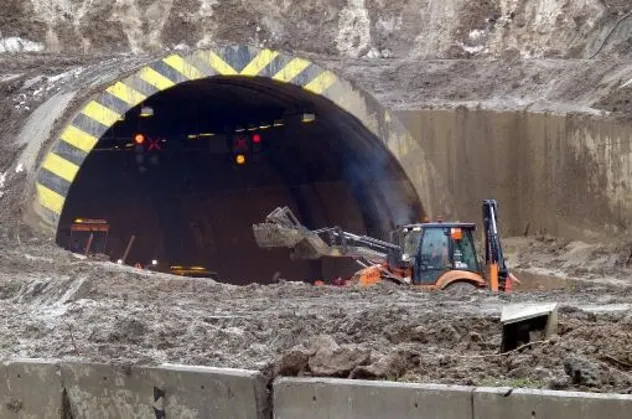 Son dakika: Heyelan nedeniyle kapanan Bolu Dağı Tüneli ulaşıma açıldı