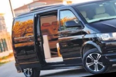 aracinda-uyuyor-serdar-ortac-vip-aracini-adeta-evi-gibi-kullaniyor-1694382428215.jpeg Aracında uyuyor! Ünlü popçu Serdar Ortaç VIP aracını evi gibi kullanıyor-3