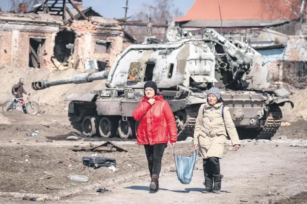 Rus askerleri kendi uçaklarını düşürüp tanklarını imha etmeye başladı!