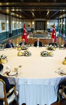 Cumhurbaşkanı Erdoğan'dan YAŞ üyelerine yemek