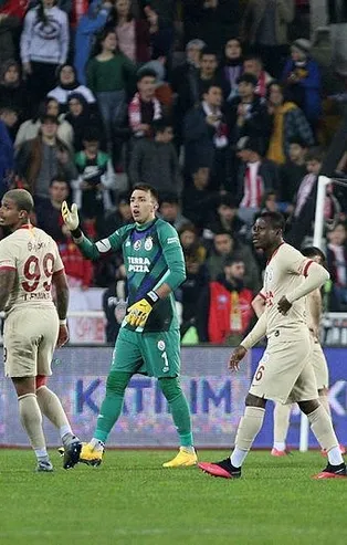 Galatasaray, Seri’nin acemi penaltısı ile Sivas'ta 2 puan kaybetti