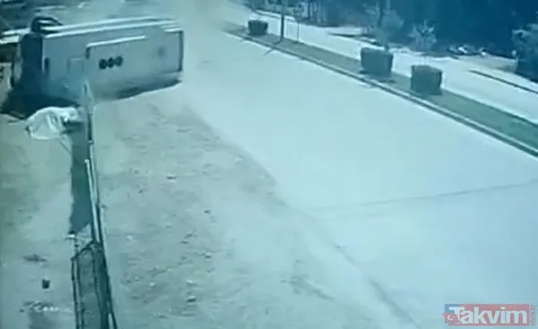 Antalya'da feci kaza: Otel servisi otomobille çarpışarak devrildi - 3