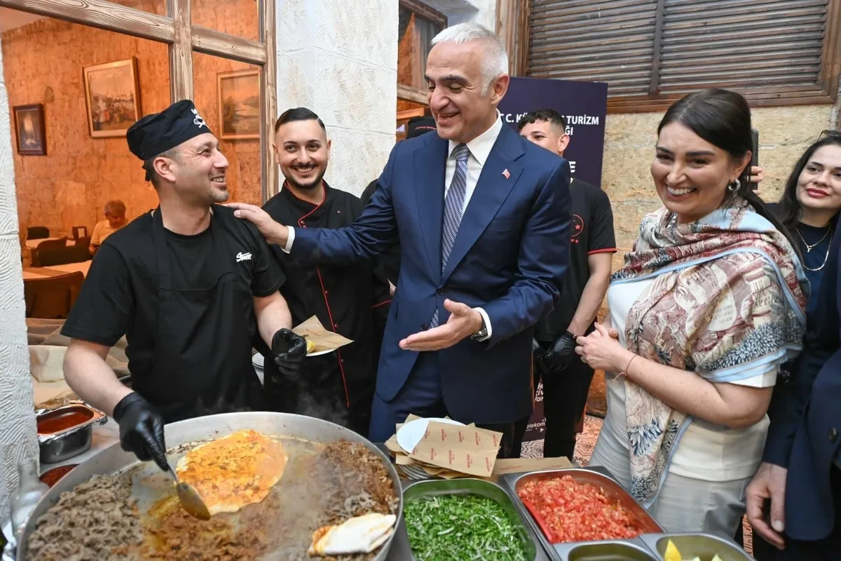 akdenizin-incisi-ilk-kez-kultur-yolu-sahnesinde-mersinde-festival-coskusu-1778326302411.jpeg Akdeniz’in incisi ilk kez Kültür Yolu sahnesinde: Mersin’de festival coşkusu-5