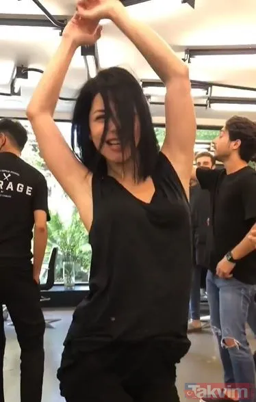 Merve Boluğur önce erkeklere tüyo verdi sonra siyah minisi ile şov yaptı! Merve kıvırdı sosyal medya yıkıldı - 8