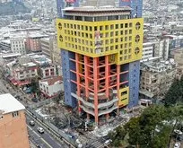 Dünyanın en saçma binasının yıkımı 2 aya...