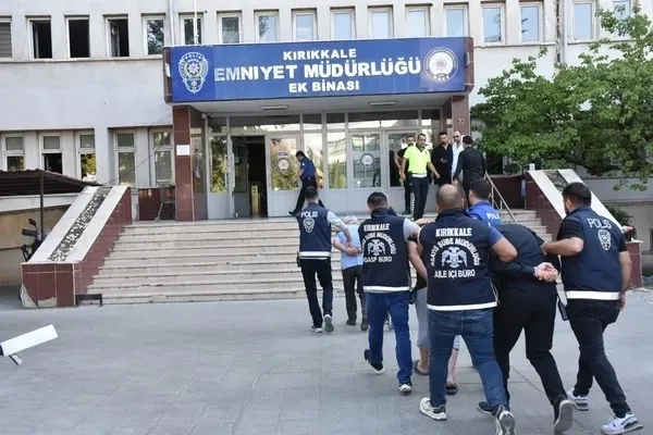huseyin-okumusoglu-ve-emrah-dasdemir-cinayetlerinde-dugum-cozuluyor-1786696931299.jpeg Hüseyin Okumuşoğlu ve Emrah Daşdemir cinayetlerinde düğüm çözülüyor-6
