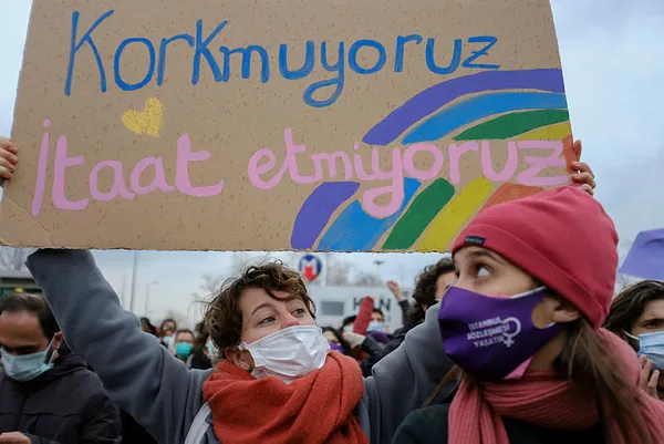 kadikoyde-chpnin-organize-ettigi-istanbul-sozlesmesi-eylemi-duzenlendi-lgbtliler-bayrak-ve-semsiye-acti-1616264419206.jpg Kadıköy'de CHP'nin organize ettiği İstanbul Sözleşmesi eylemi düzenlendi! LGBT'liler bayrak ve şemsiye açtı-3