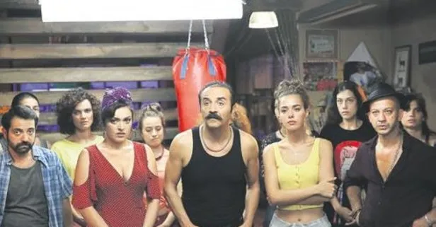 Aydemir Akbaş, ’Organize İşler Sazan Sarmalı’ filminin Netflix’de yayına girmesine sesini çıkarmayanları topa tuttu