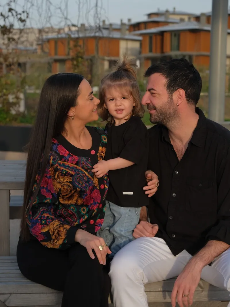 hande-soraldan-ses-itirafi-kimse-begenmiyor-1774592341158.jpg Babasından kocasına miras kaldı! Hande Soral'ın aile dramı güldürdü: “Tamam yeter!”-3