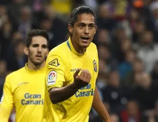 Mauricio Lemos imzayı atıyor