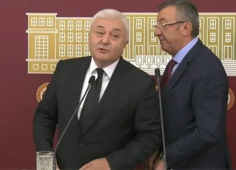 tuncay-ozkan-kemal-kilicdaroglunun-sir-8-saatini-aciklayamadi-biz-mustafa-kemalin-yolcusuyuz-1665667040081.jpeg Tuncay Özkan Kemal Kılıçdaroğlu'nun 'sır 8 saati'ni açıklayamadı! "Biz Mustafa Kemal’in yolcusuyuz"-6