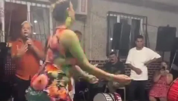 Solmaz Çiros yine yaptı yapacağını! Kalça dansıyla ünlü olan Seda Sayan'ın gelin adayı yine ortalığı karıştırdı 'bu ne hal Solmaz'