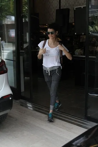 Beren Saat'in mutfak alışverişinde dikkat çeken detay!-12