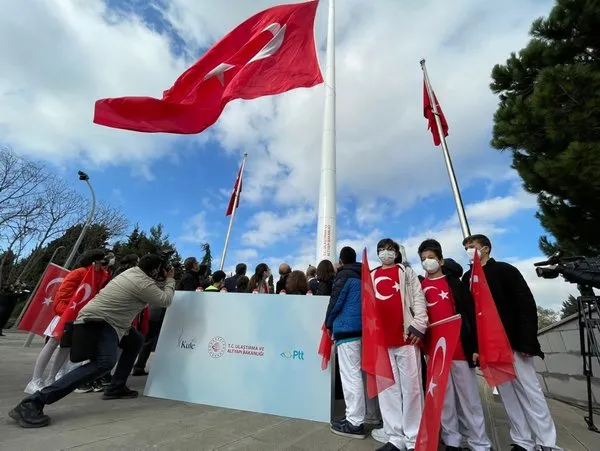 turkiyenin-en-yuksek-bayrak-direkleri-edirnekapi-sehitligi-ve-trt-ulus-yerleskesindeki-bayrak-direklerine-1453-metrekarelik-turk-bayraklari-cekildi-1636715000031.jpg Türkiye'nin en yüksek bayrak direkleri! Edirnekapı Şehitliği ve TRT Ulus Yerleşkesi'ndeki bayrak direklerine 1453 metrekarelik Türk Bayrakları çekildi-6