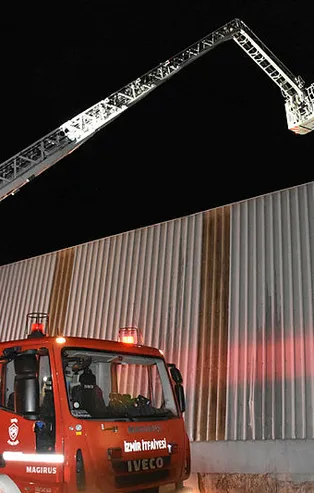 İzmir'de bir fabrikada yangın!