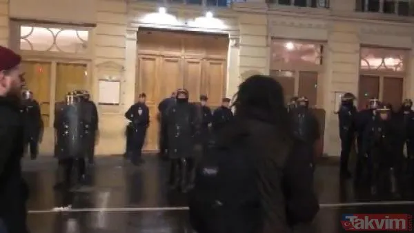 Son dakika... Macron'a tiyatroda büyük şok! Protestocular binayı sardı