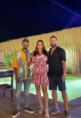 Survivor Ayşe Yüksel açılıp saçılmaya devam ediyor sınırları her geçen gün aşıyor! Mini şortu giydi kalça dekoltesini verdi-4