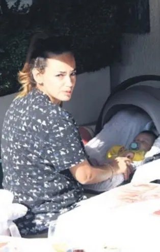 Seda Bakan kızı Leyla'yla Bebek'te görüldü... Fit hali dikkat çekti...