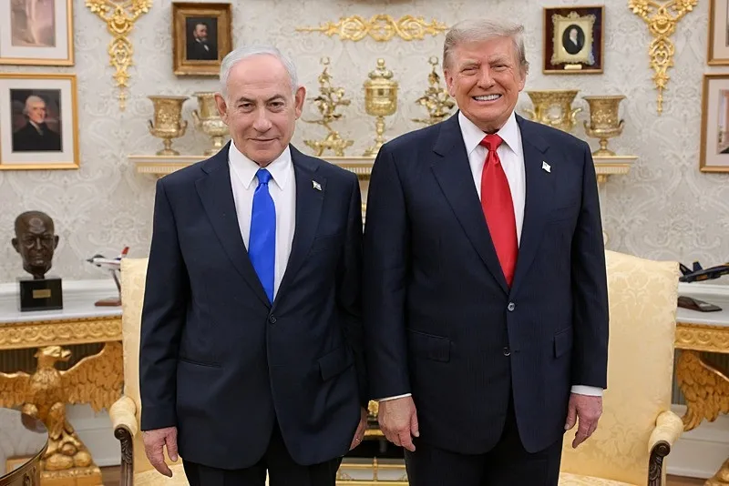abd-baskani-trump-netanyahu-ile-beyaz-sarayda-gorustu-1785260043295.jpeg Netanyahu Beyaz Saray'a arka kapıdan girdi: Trump ile kritik zirve! Görüşme öncesi büyük protesto-3