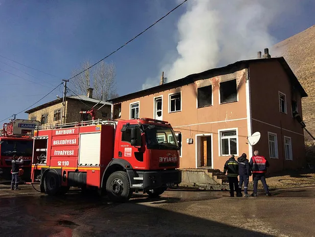 Bayburt'ta bir evde yangın! Ölü ve yaralılar var!-3