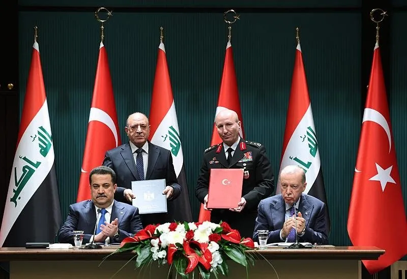Başkan Erdoğan ve Irak Başbakanı Muhammed Şiya es-Sudani'nin huzurunda Türkiye ile Irak arasında 11 anlaşma imzalandı. (AA)