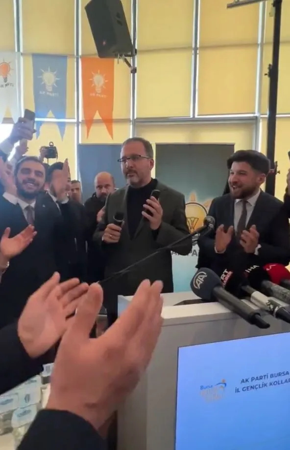 ak-parti-bursa-il-genclik-kollarindan-baskan-erdogana-telefonda-dogum-gunu-kutlamasi-iyi-ki-dogdun-reis-1645893362356.jpg AK Parti Bursa İl Gençlik Kollarından Başkan Erdoğan'a telefonda doğum günü kutlaması: İyi ki doğdun reis-1