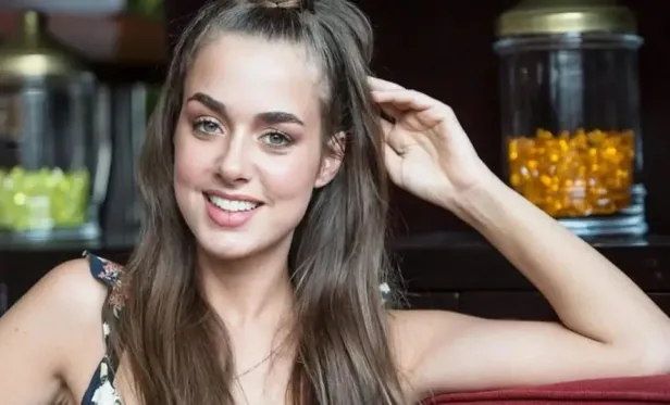 ece-sukan-ile-cagatay-ulusoy-askinda-soke-eden-olay-bensu-soral-ve-riza-kocaoglu-1682383507086.jpeg Ece Sükan ile Çağatay Ulusoy aşkında şoke eden olay! Bensu Soral ve Rıza Kocaoğlu...-9