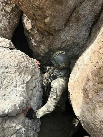 Siirt'te PKK'lı teröristlerin kullandığı 22 barınak imha edildi-3