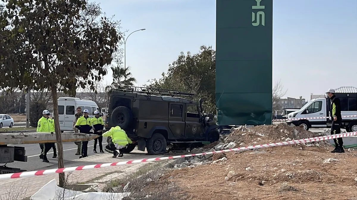 Şanlıurfa'da özel harekat polislerini taşıyan zırhlı araç kaza yaptı: 6 yaralı