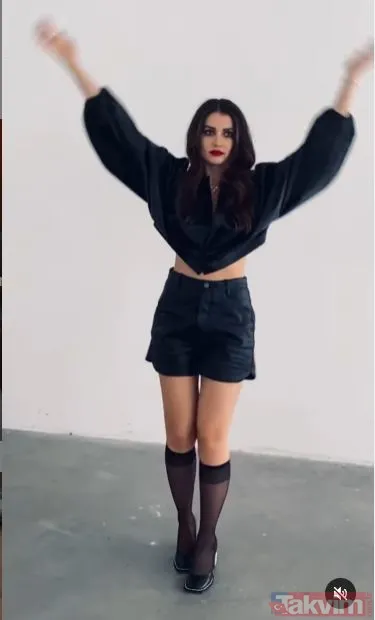 Burcu Özberk ‘Benim gözümden’ dedi ne var ne yok bir araya getirdi paylaştı! Önce bornozuyla sonra ise sütyensiz giydiği ceketiyle... - 5