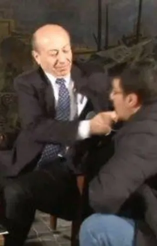 Ciner Medya Grubu'nun tokatçı gazetecisi Muharrem Sarıkaya tepkilerin ardından görevinden istifa etmek zorunda kaldı