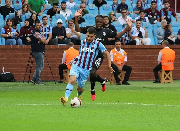 trabzonspor-evinde-pendiksporu-2-1-maglup-etti-1696086039079.jpeg Trabzonspor evinde Pendikspor'u 2-1 mağlup etti-3