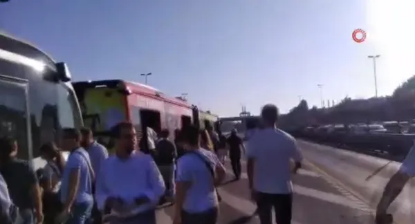 istanbullunun-toplu-tasima-cilesi-ibbnin-yeni-aldigi-metrobus-ariza-yapti-1694706420394.jpeg İşte Ekrem İmamoğlu belediyeciliği: İstanbullunun toplu taşıma çilesi katlanıyor: İBB'nin yeni aldığı metrobüs arıza yaptı vatandaş yürümek zorunda kaldı-3