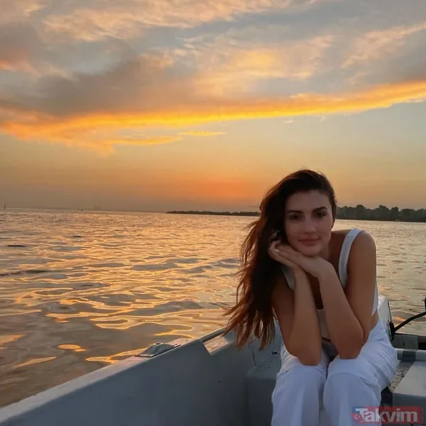 Burcu Özberk siyah sütyeniyle direksiyon başına geçti! O paylaşımı gören bir daha baktı! 32’lik Burcu sosyal medyaya damga vurdu - 5